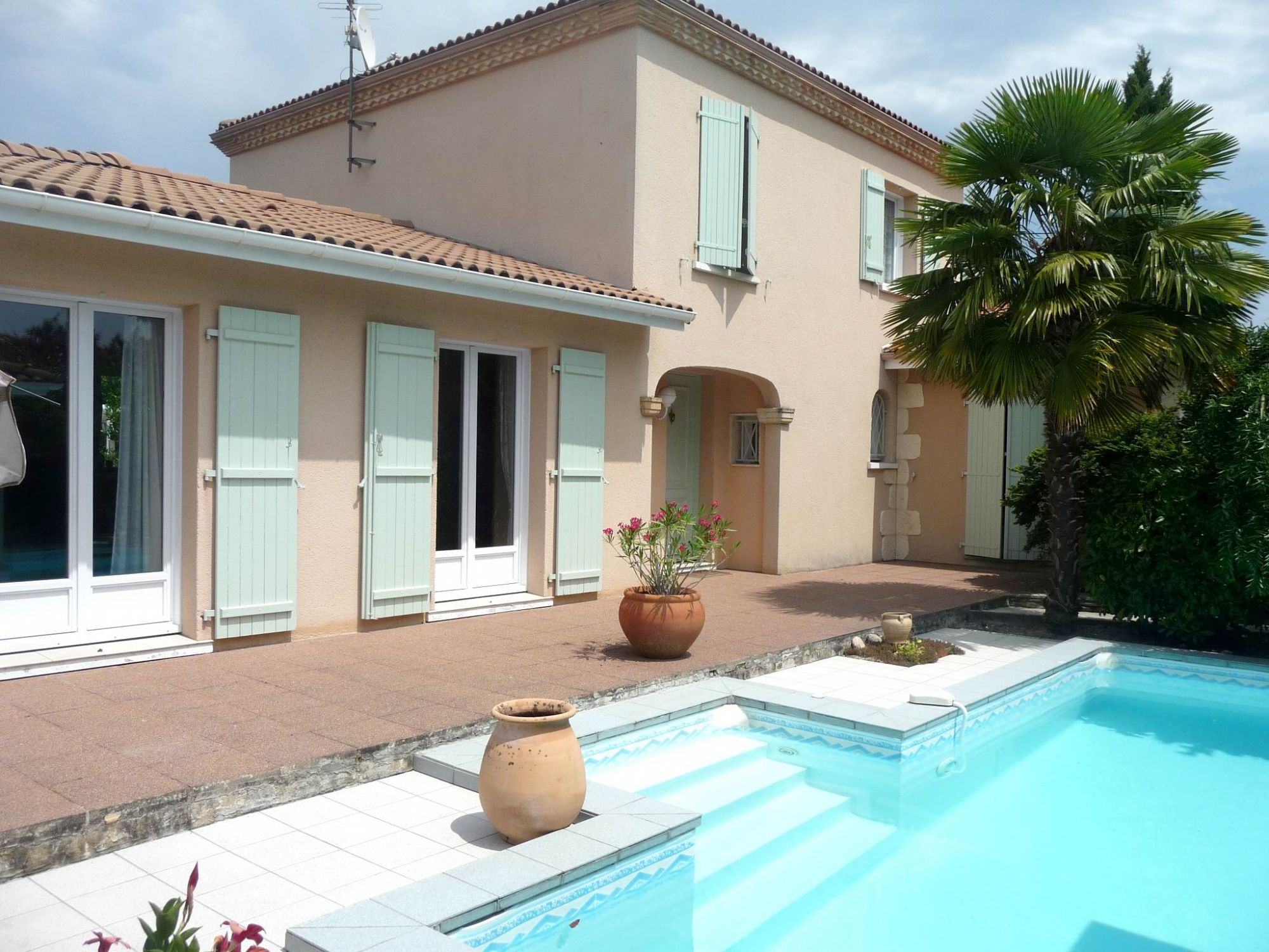 Maison 5 chambres,164m²,  à pied du bourg de Canéjan. Garage et piscine